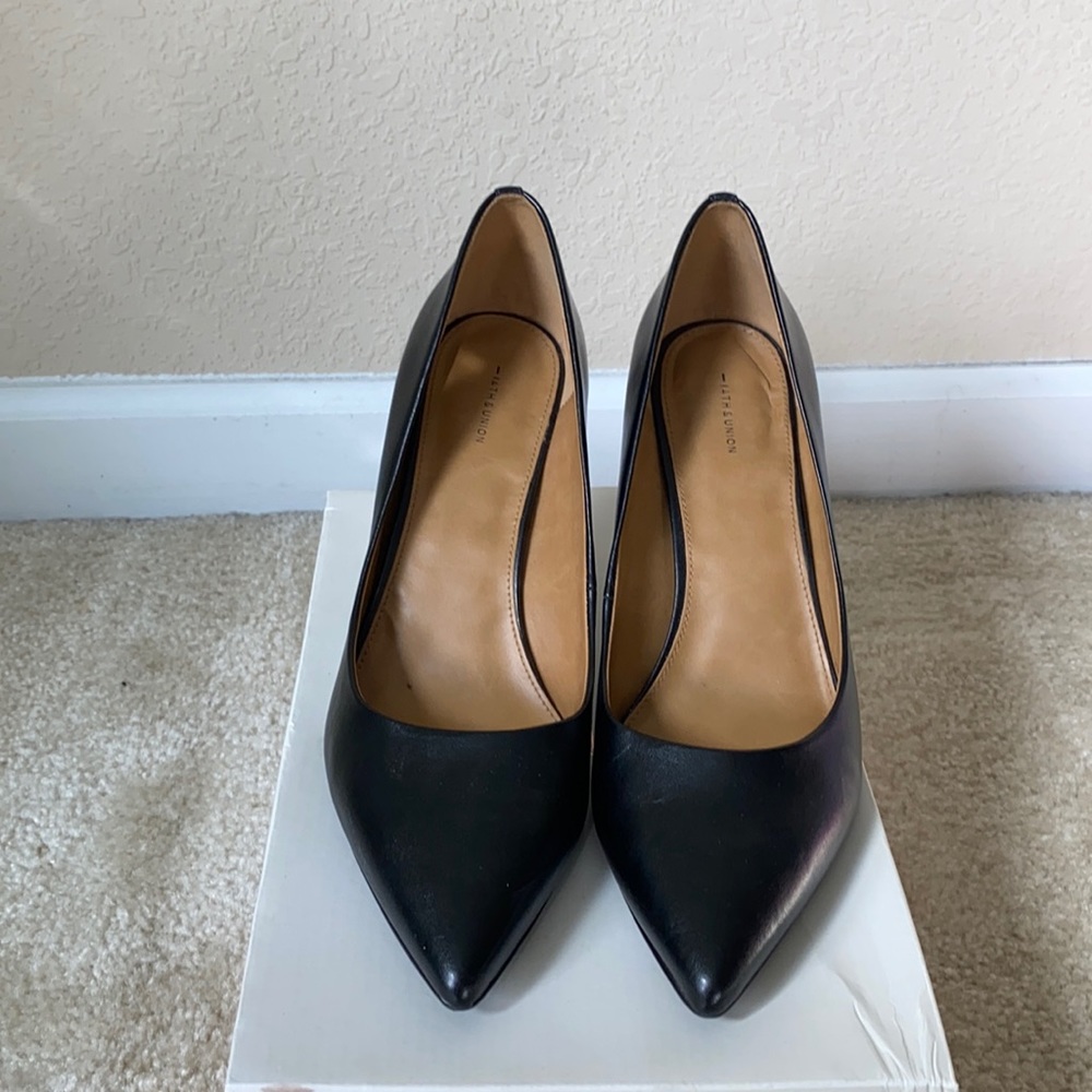 Classy black pointy shoes heel pumps